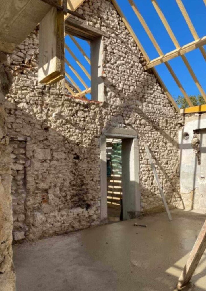 Rénovation des murs en pierre de notre gite dans le Loiret