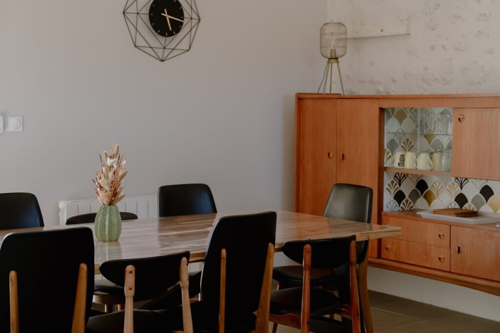 Salle à manger et meubles anciens relookés